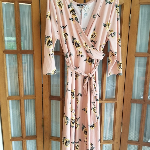 Dress - Picture 2 of 4